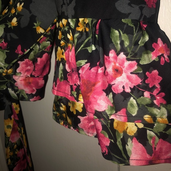 Cold Shoulder Floral Top - Picture 6 of 6